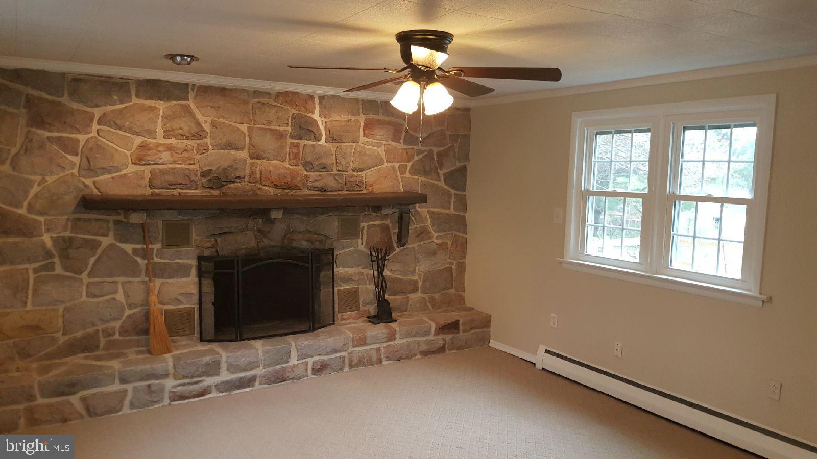 1513 Chestnut Hill Road Pottstown, PA 19465 - Photo 18 of 33 Large Family Room