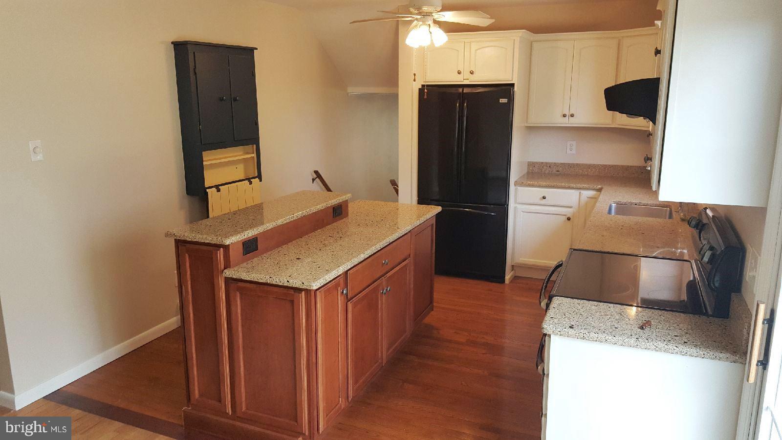 1513 Chestnut Hill Road Pottstown, PA 19465 - Photo 6 of 33 Kitchen