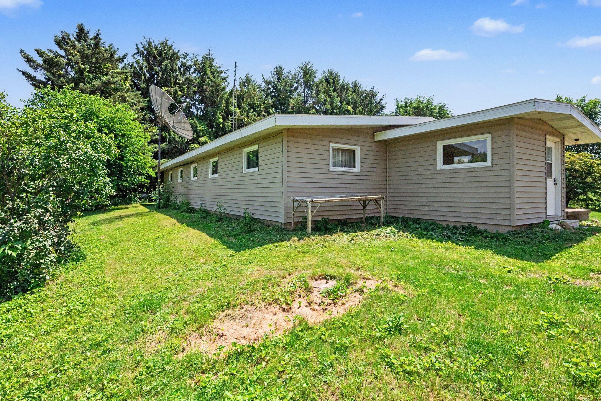 5405 Hartman Road Eau Claire, MI 49111 - Photo 33 of 36 035_file_2816