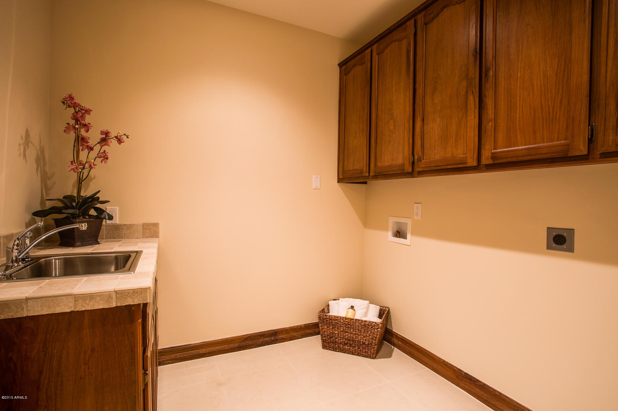 6431 East Cactus Wren Road Paradise Valley, AZ 85253 - Photo 44 of 54 laundry rm 1