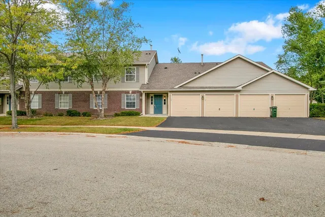 $198,000 | 1248 North Red Oak Circle, Unit 2, Round Lake Beach, IL 60073