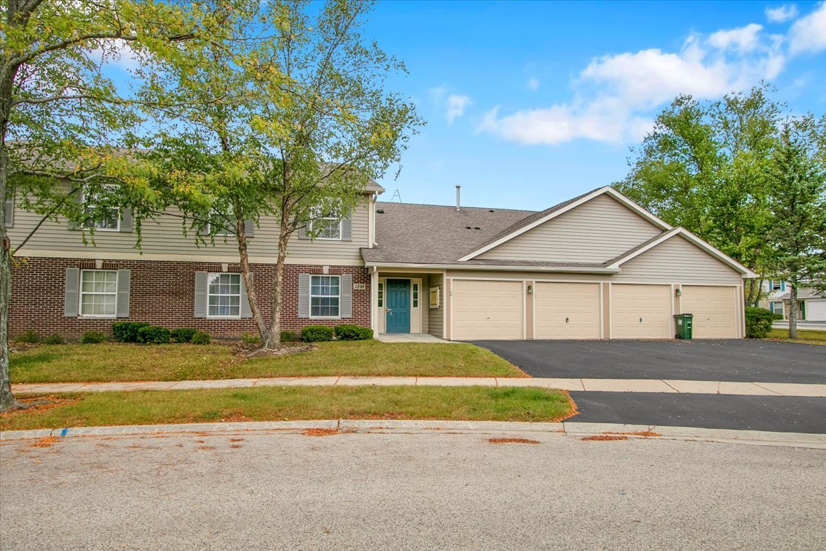 1248 North Red Oak Circle, Unit 2 Round Lake Beach, IL 60073 - Photo 3 of 21 a front view of a house with a garden
