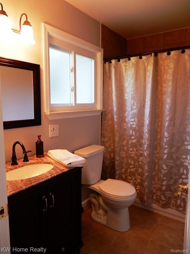 7613 Clyde Road Fenton, MI 48430 - Photo 7 of 17 Updated master bath with custom tile & undermount sink.