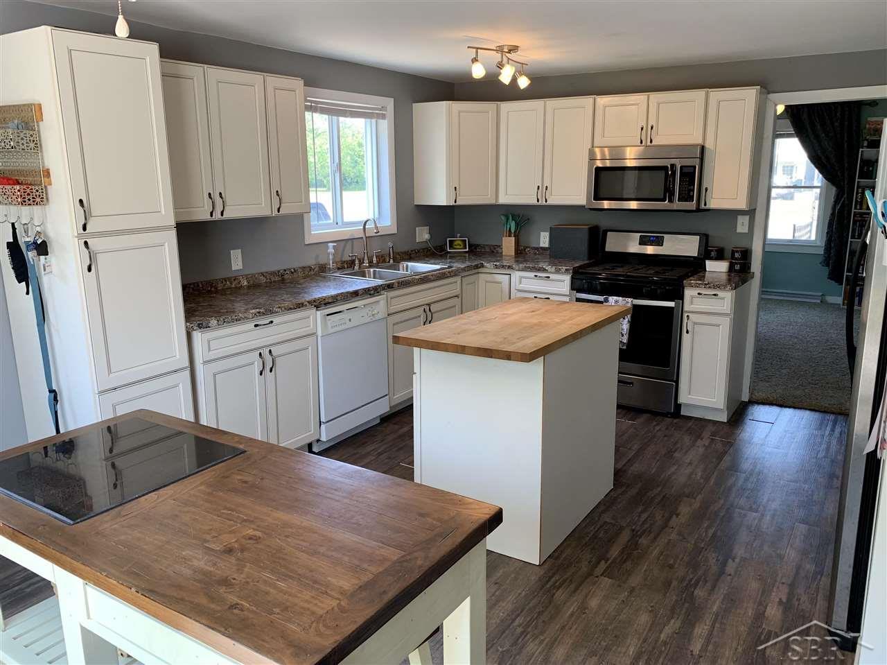 742 East Washington Road Freeland, MI 48623 - Photo 6 of 20 50044826-5.JPG