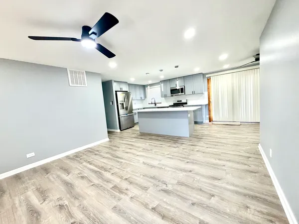 $3,500 | 1310 Somerset Lane, Schaumburg, IL 60193