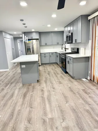 $3,500 | 1310 Somerset Lane, Schaumburg, IL 60193