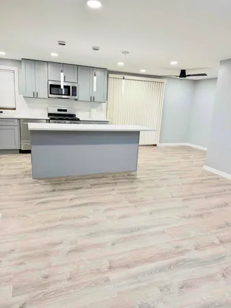 $3,500 | 1310 Somerset Lane, Schaumburg, IL 60193