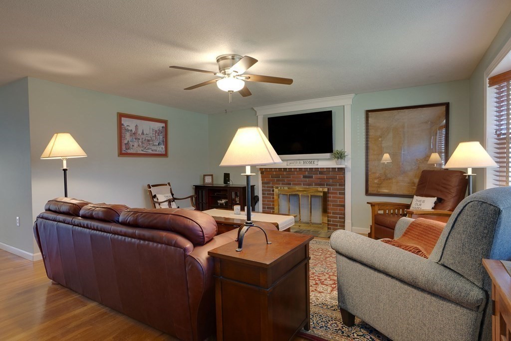 22 John Robinson Road Hudson, MA 01749 - Photo 5 of 35 Gallery Image 5