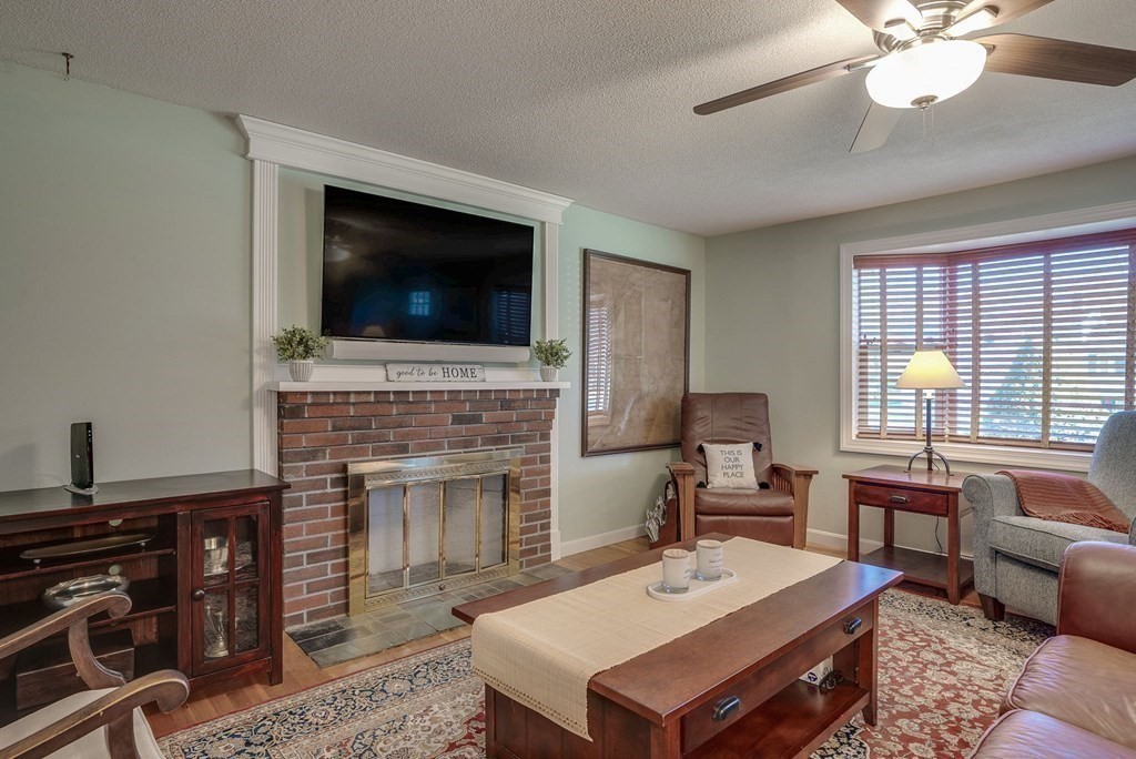 22 John Robinson Road Hudson, MA 01749 - Photo 6 of 35 Gallery Image 6