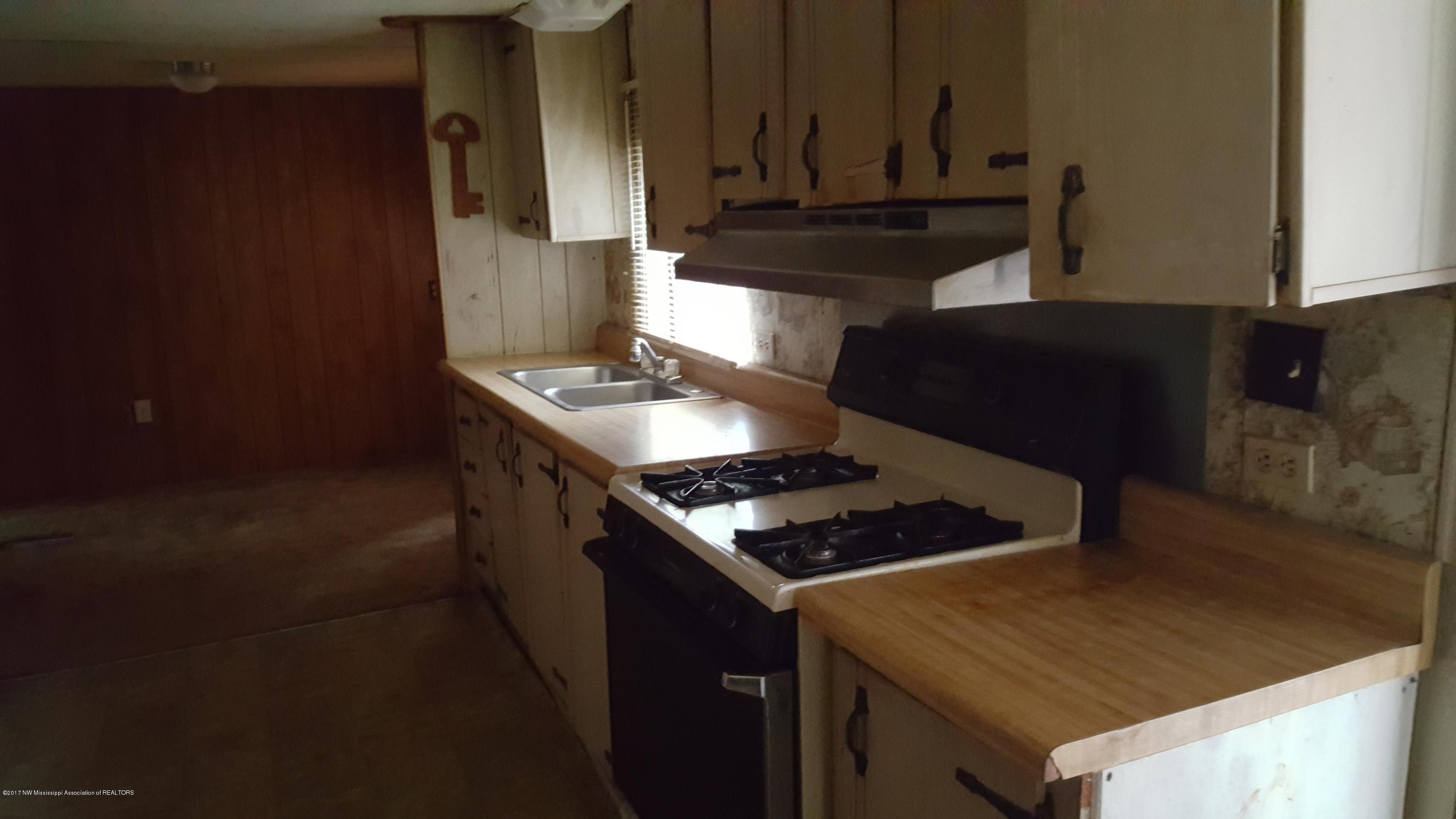1035 Ales Road Batesville, MS 38606 - Photo 5 of 15 20170108_163503