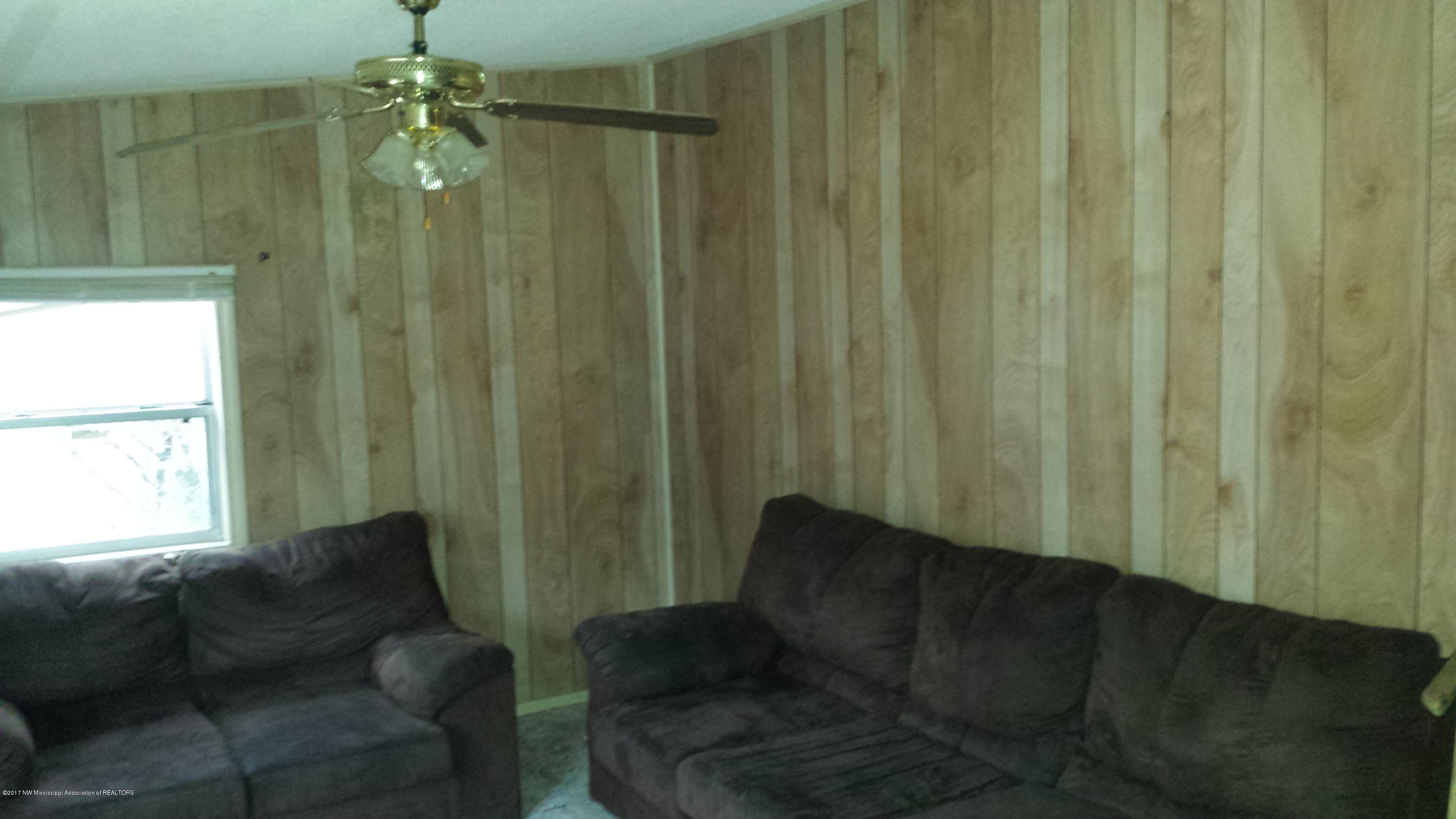 1035 Ales Road Batesville, MS 38606 - Photo 8 of 15 Den 2
