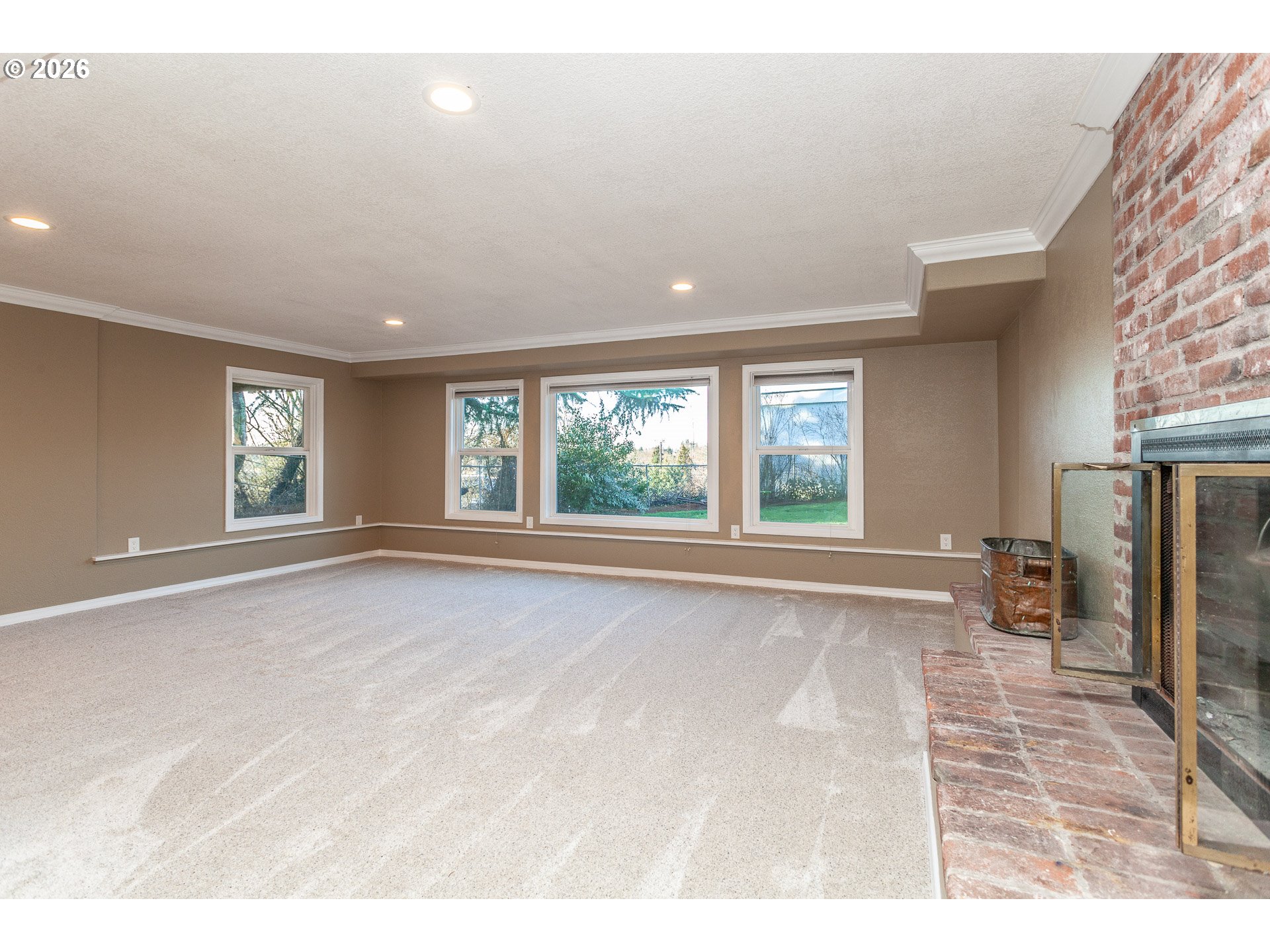 6805 Northeast Multnomah Street Portland, OR 97213 - Photo 26 of 44 a view of an empty room with a window
