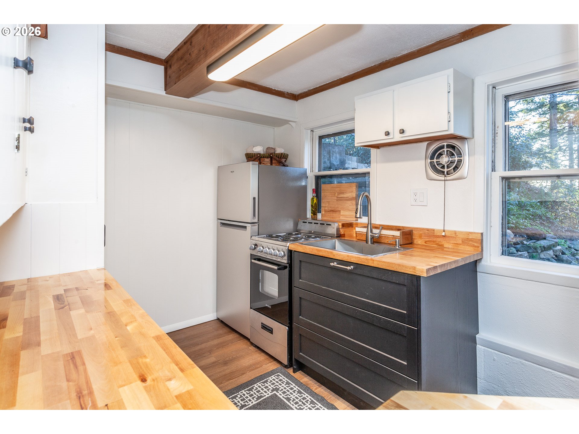 6805 Northeast Multnomah Street Portland, OR 97213 - Photo 39 of 44 a view of kitchen with wooden floor