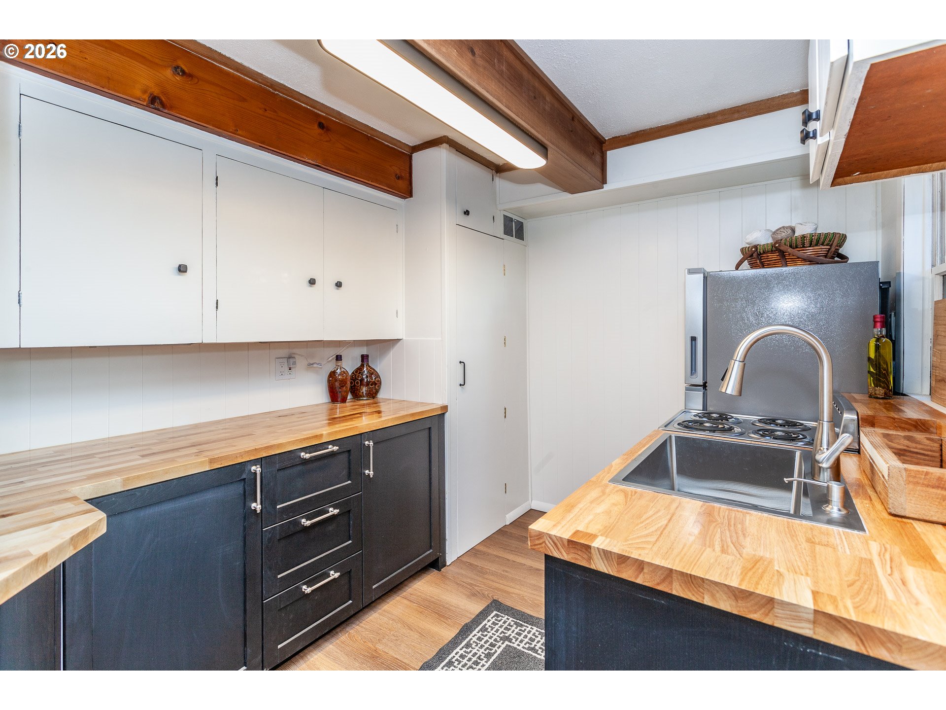 6805 Northeast Multnomah Street Portland, OR 97213 - Photo 40 of 44 a kitchen with a sink and cabinets