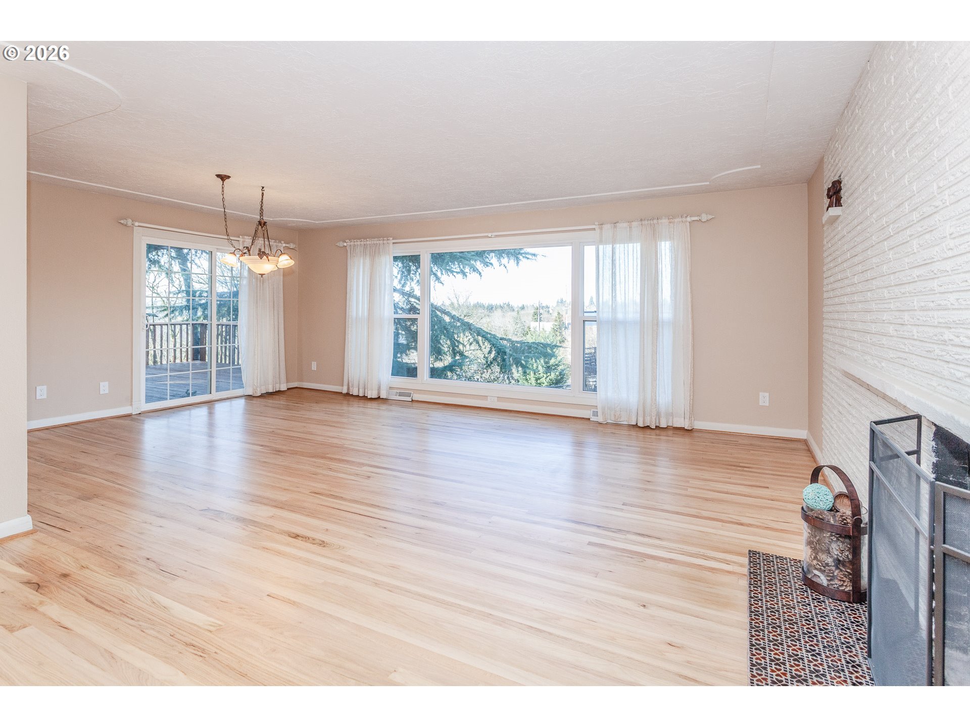 6805 Northeast Multnomah Street Portland, OR 97213 - Photo 5 of 44 a view of an empty room with wooden floor and a window