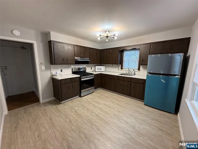 $2,450 | 139 Summit Cross, Rutherford, NJ 07070