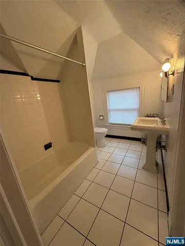 $2,450 | 139 Summit Cross, Rutherford, NJ 07070