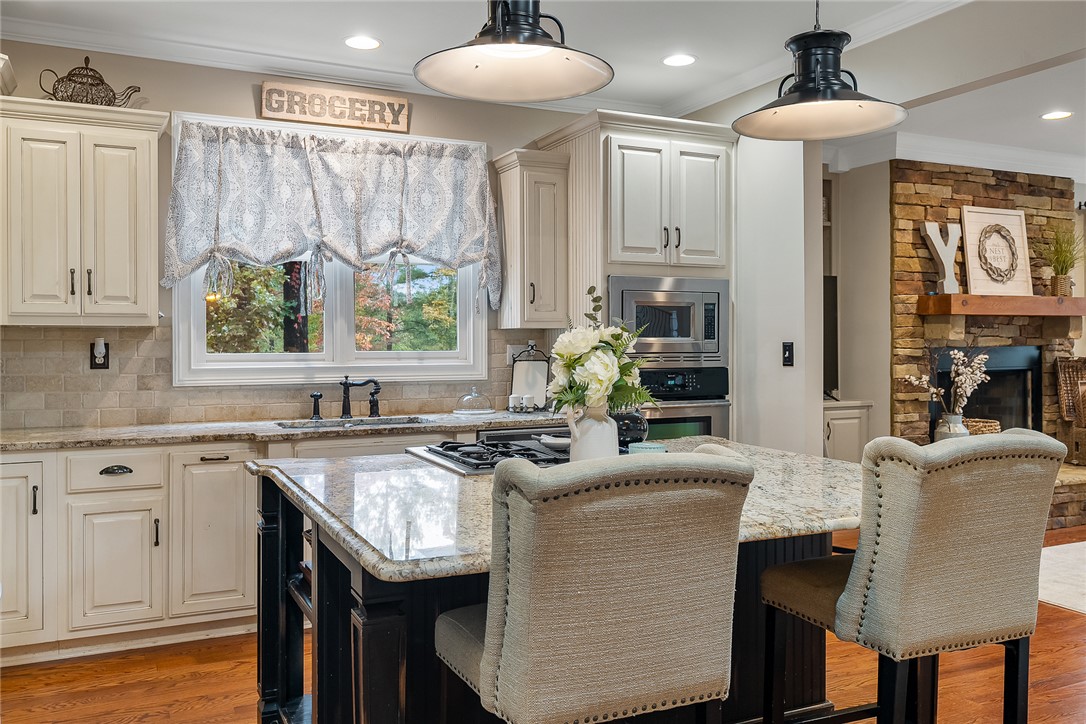 703 Lightwind Court Seneca, SC 29672 - Photo 11 of 50 Bar area