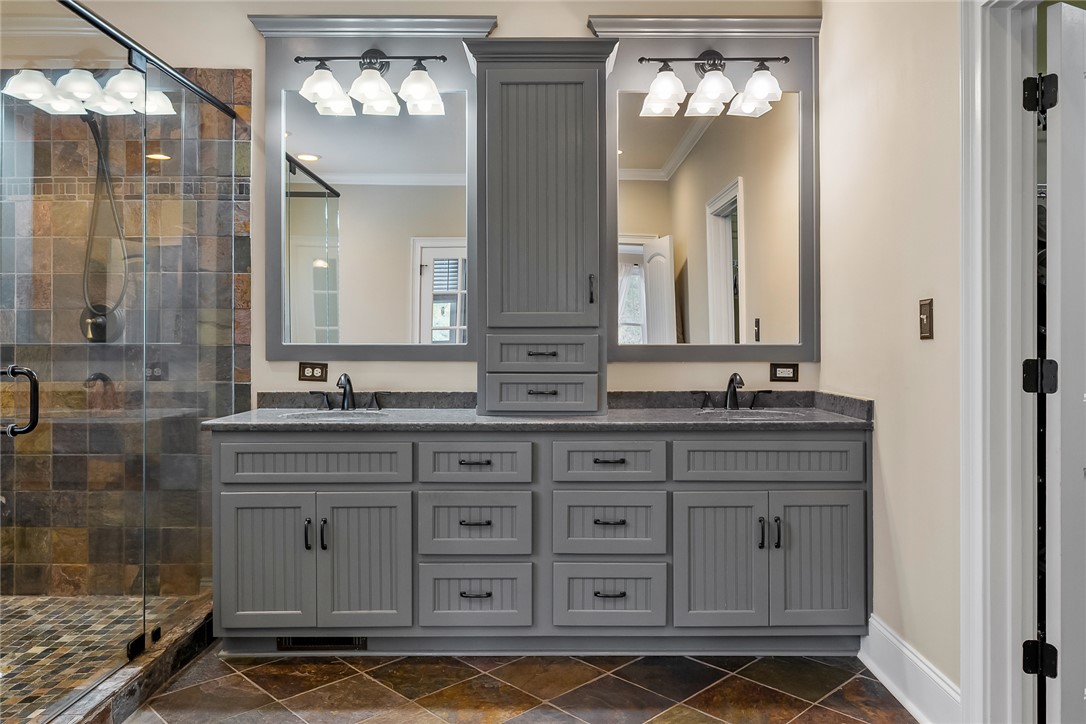 703 Lightwind Court Seneca, SC 29672 - Photo 19 of 50 Owners double sinks -Main