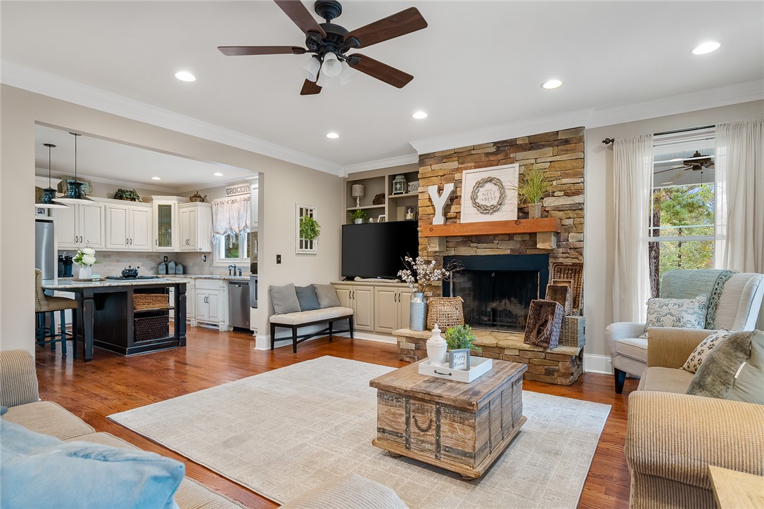 703 Lightwind Court Seneca, SC 29672 - Photo 8 of 50 Family room