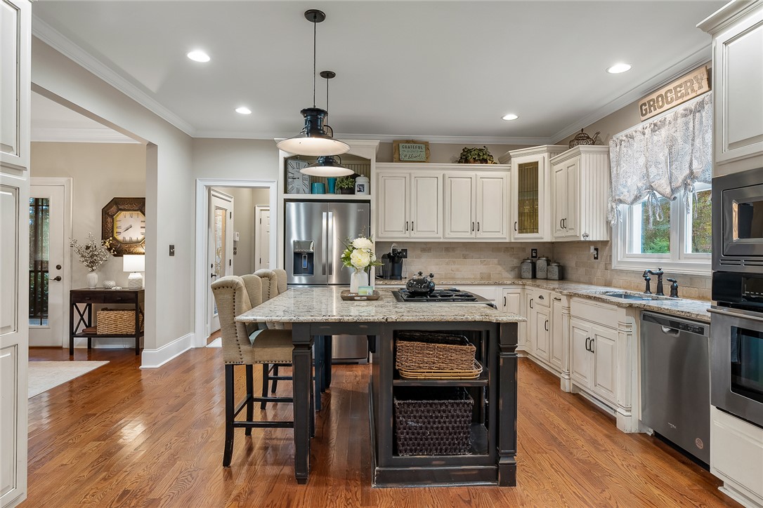 703 Lightwind Court Seneca, SC 29672 - Photo 9 of 50 Gallery Image 9