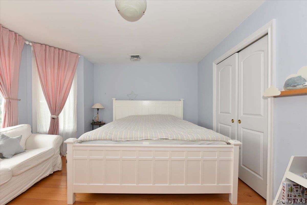 245 Harbor Hill Road Roslyn, NY 11576 - Photo 23 of 33