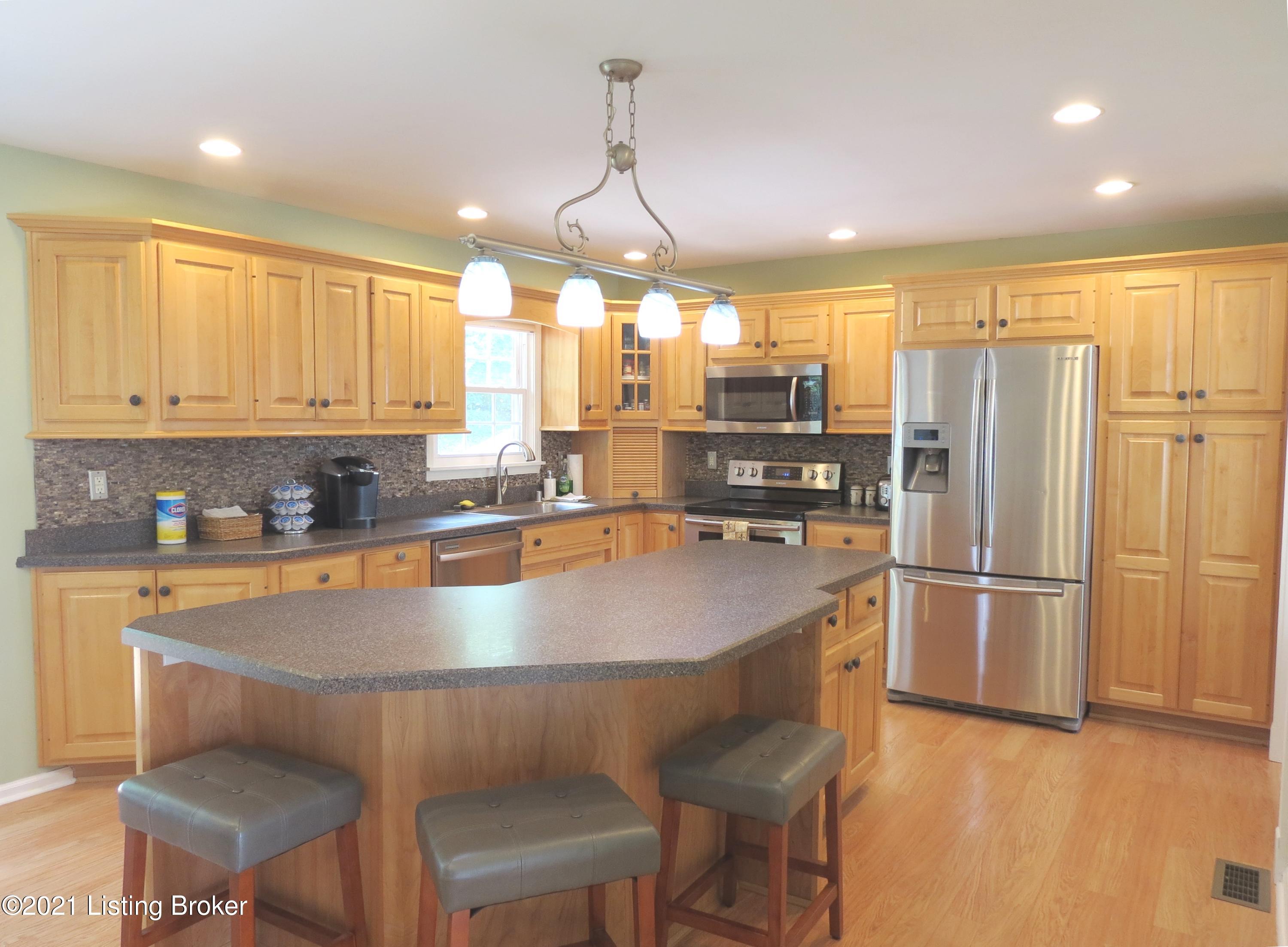4323 Gaudet Road Louisville, KY 40299 - Photo 4 of 42 IMG_3487