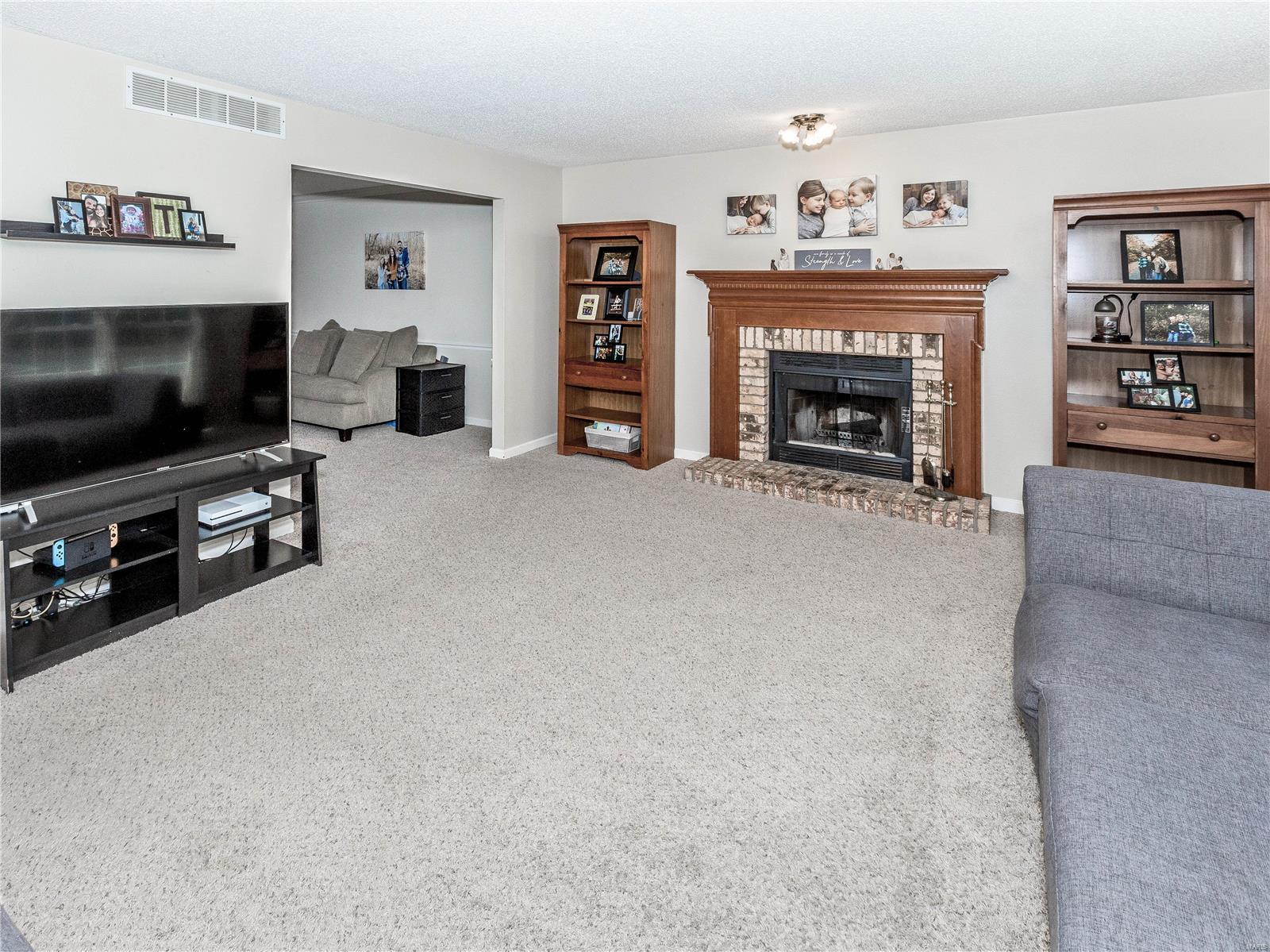 1045 Woods Way O'Fallon, IL 62269 - Photo 5 of 46