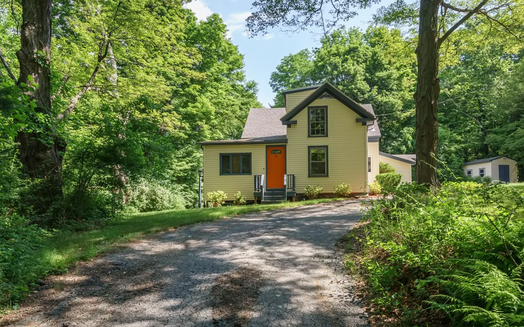 49 Webb Street Middleton, MA 01949 - Photo 1 of 23 Gallery Image 1
