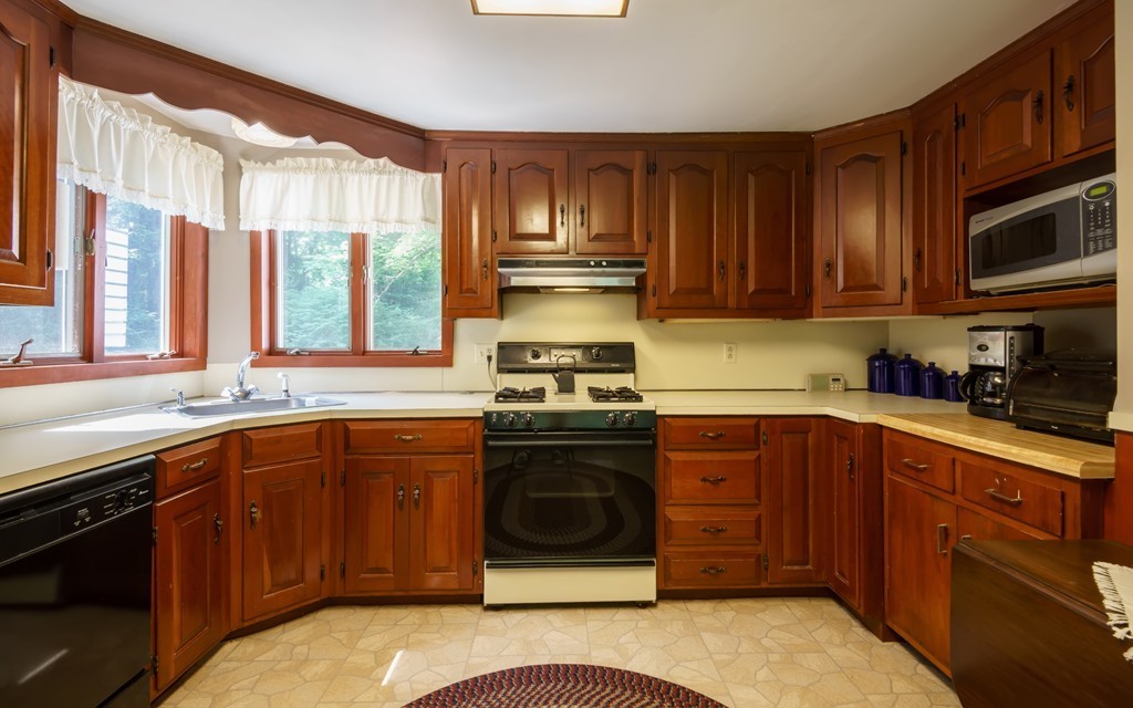 49 Webb Street Middleton, MA 01949 - Photo 9 of 23 Gallery Image 9