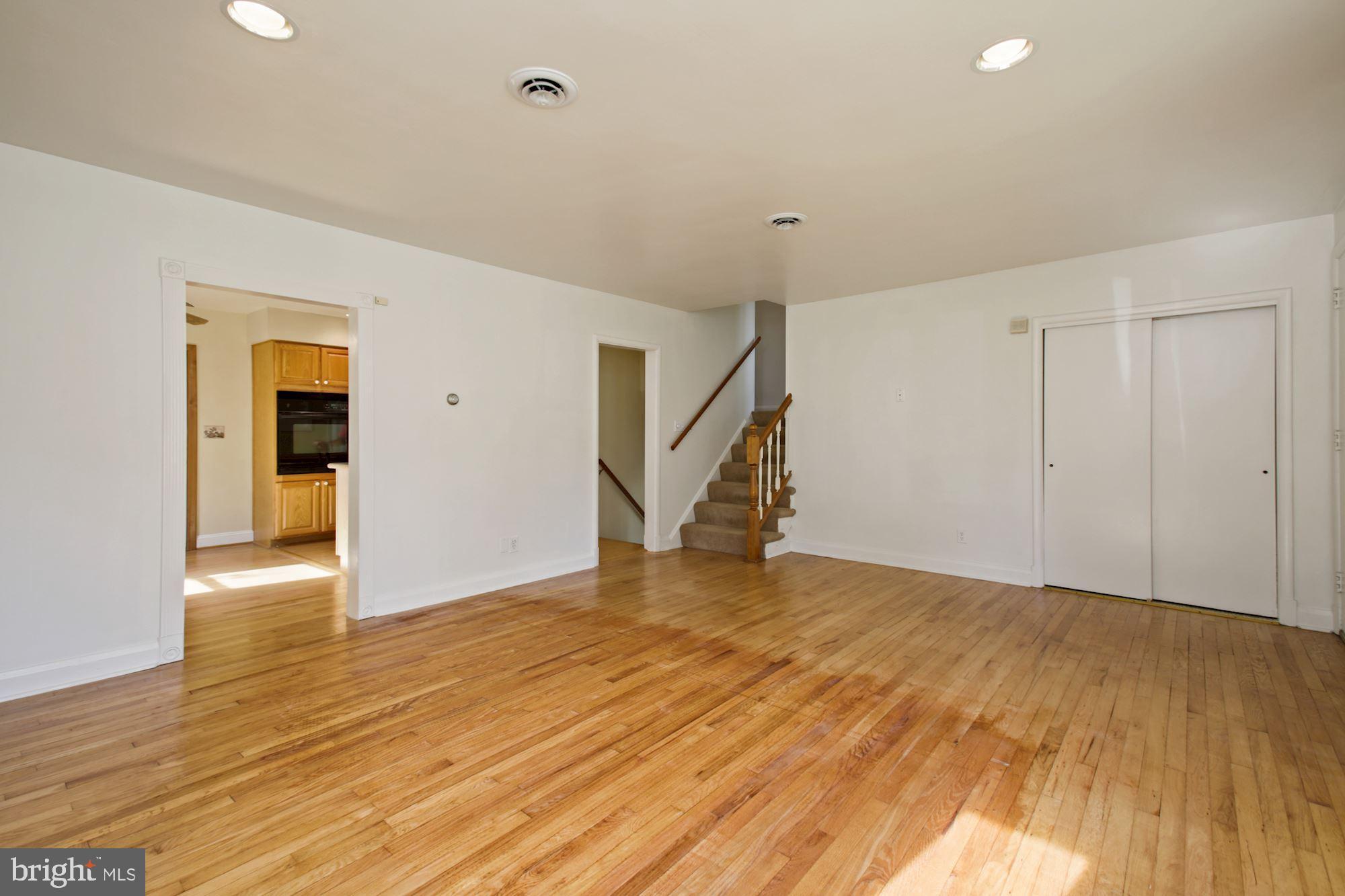 1921 Clifden Road Baltimore, MD 21228 - Photo 7 of 36 Living Room