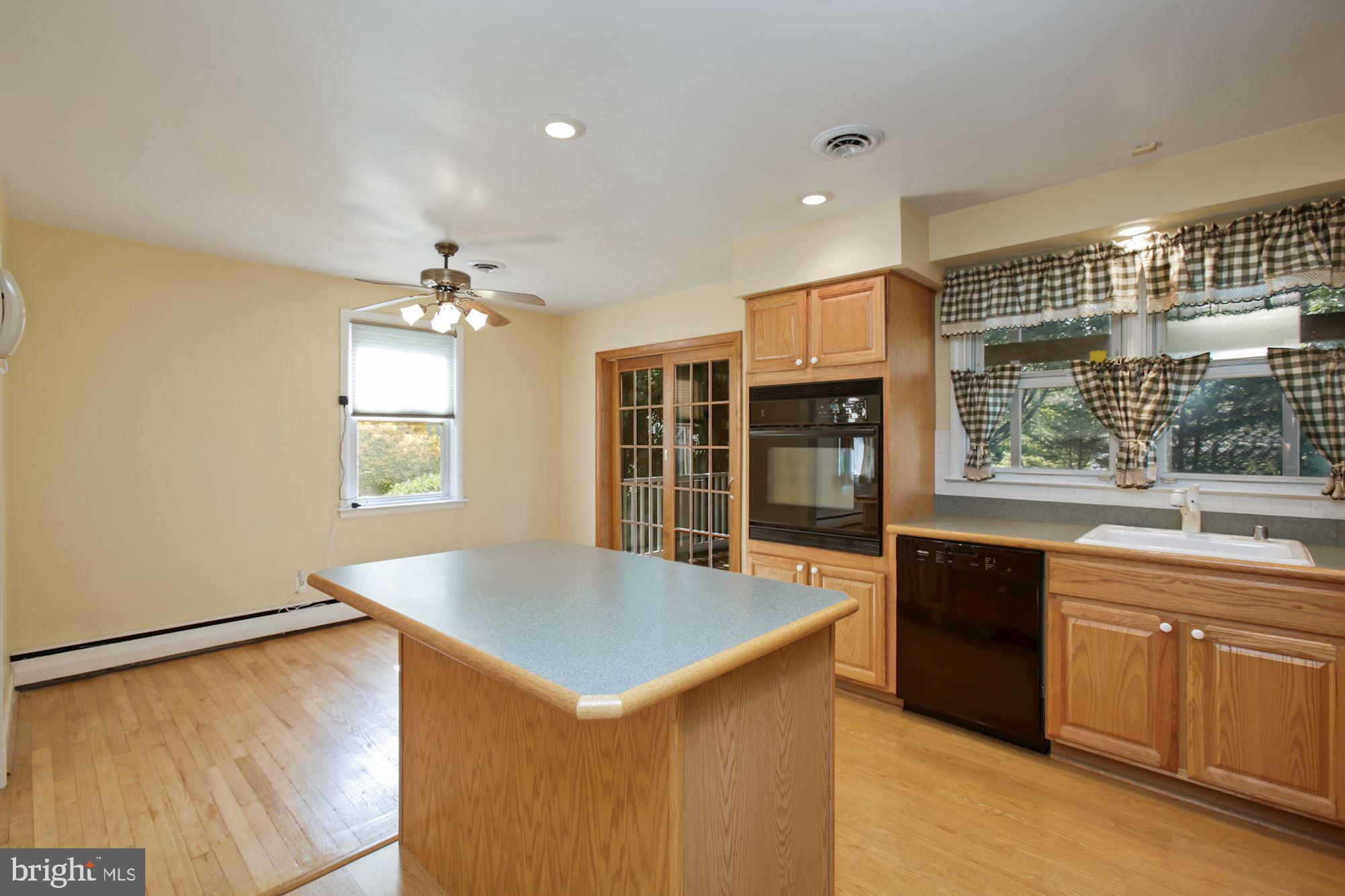 1921 Clifden Road Baltimore, MD 21228 - Photo 8 of 36 Kitchen/Dining Room