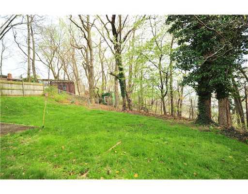 6666 Landview Road Pittsburgh, PA 15217 - Photo 14 of 15 Yard/Garden.