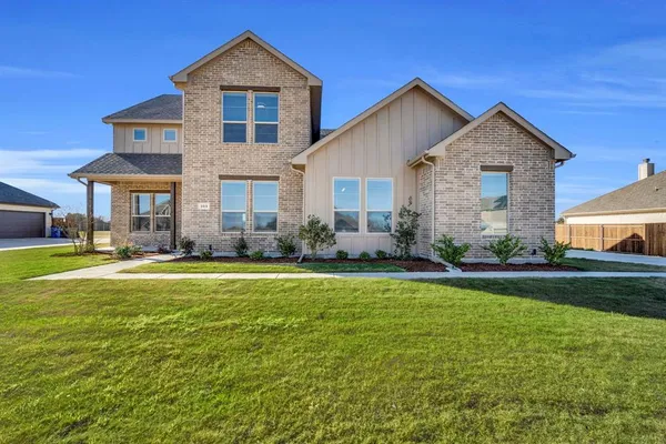 $569,000 | 303 Crystal Lk Lane, Red Oak, TX 75154