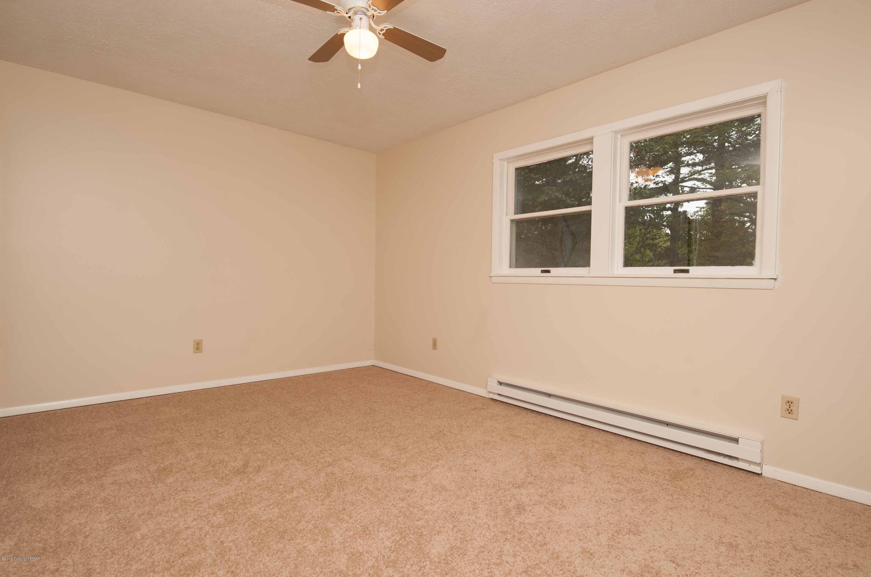 443 Gold Finch Road Bushkill, PA 18324 - Photo 5 of 20 Goldfinch-5