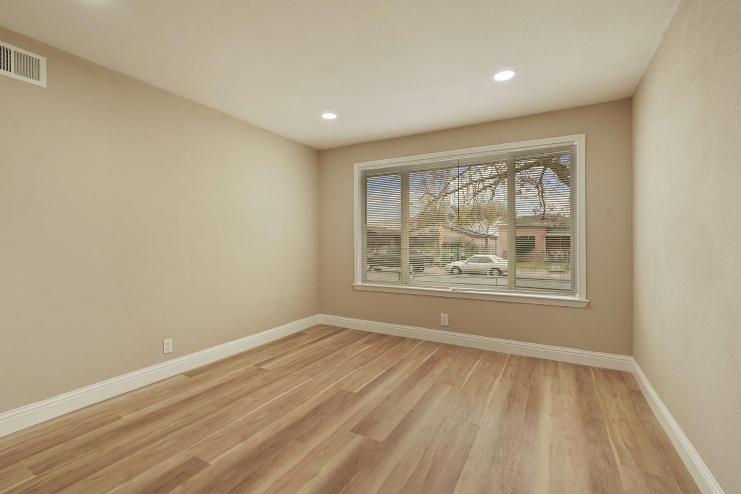 1565 Carpenter Road Stockton, CA 95206 - Photo 15 of 32