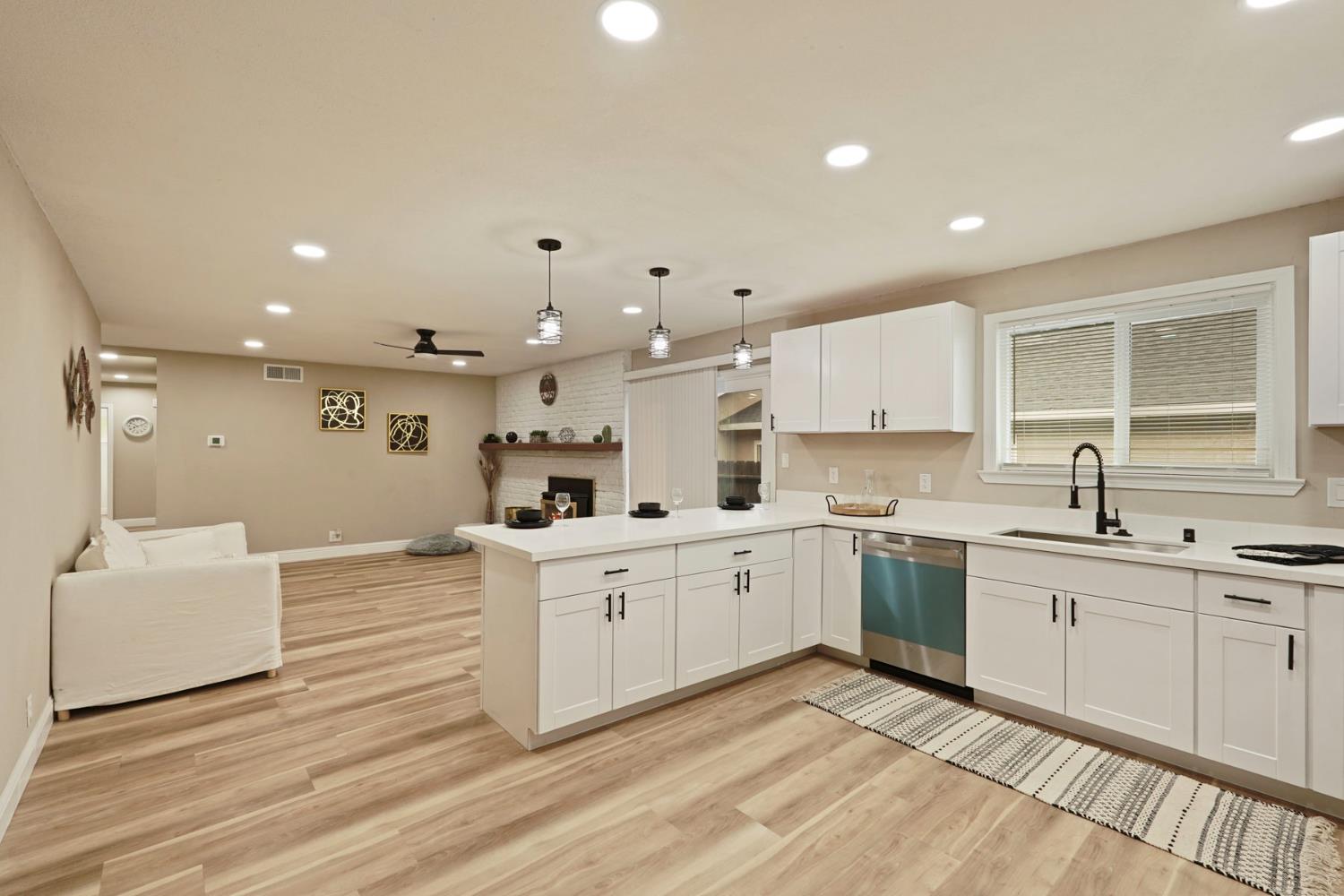 1565 Carpenter Road Stockton, CA 95206 - Photo 4 of 32