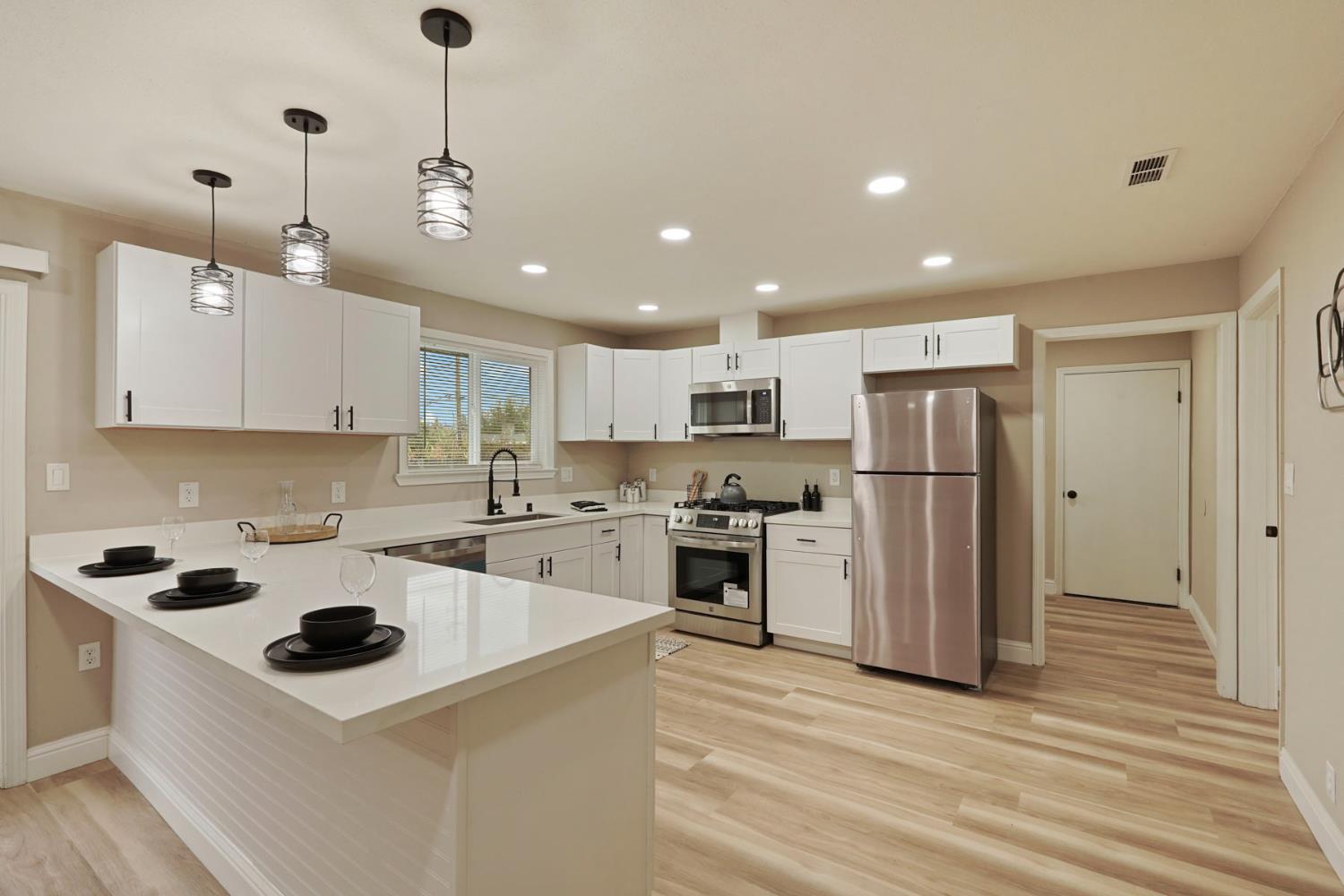 1565 Carpenter Road Stockton, CA 95206 - Photo 5 of 32