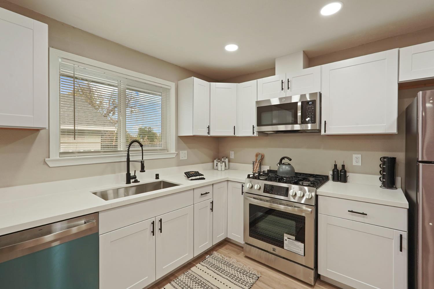 1565 Carpenter Road Stockton, CA 95206 - Photo 6 of 32