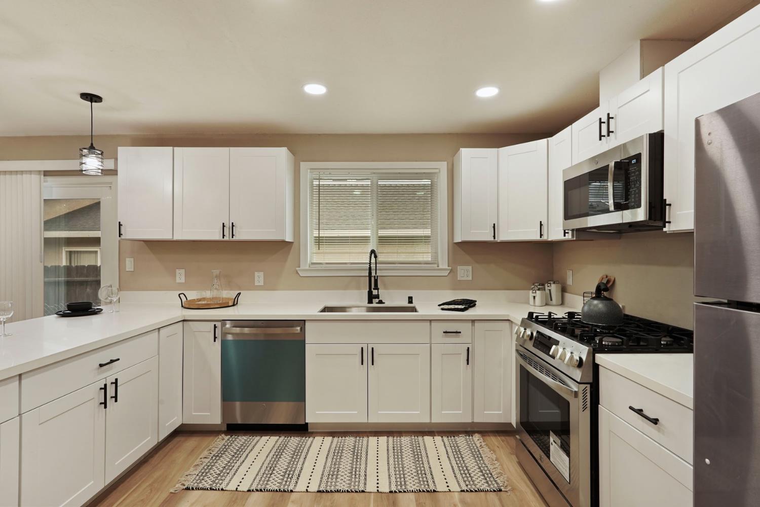 1565 Carpenter Road Stockton, CA 95206 - Photo 7 of 32