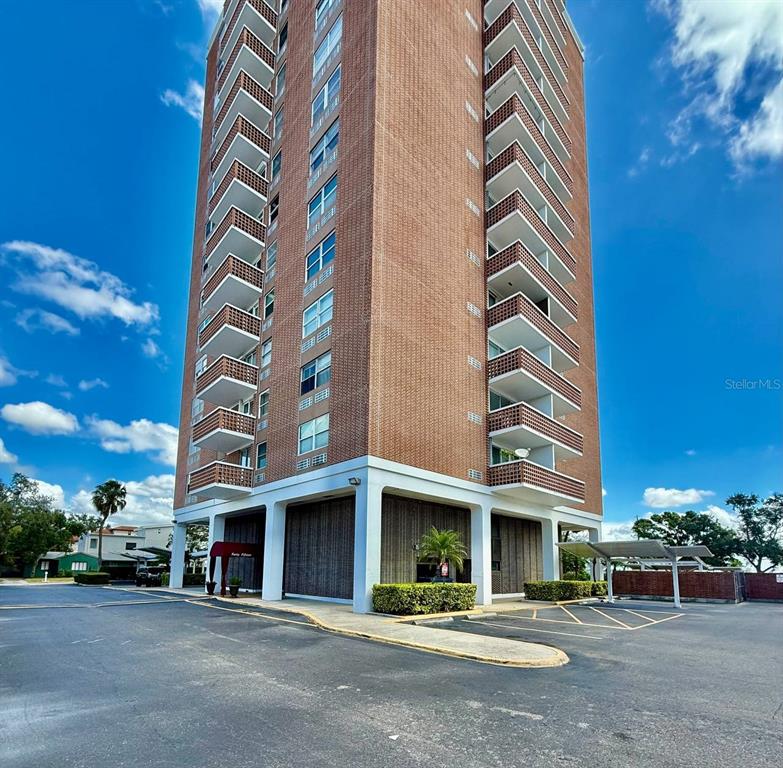4015 Bayshore Boulevard, Unit 15A Tampa, FL 33611 - Photo 1 of 28 a front view of a building with street