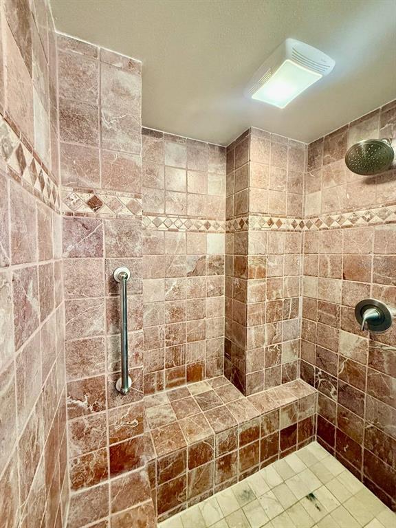 4015 Bayshore Boulevard, Unit 15A Tampa, FL 33611 - Photo 16 of 28 a bathroom with a shower