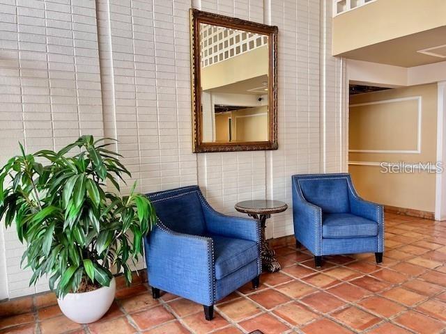 4015 Bayshore Boulevard, Unit 15A Tampa, FL 33611 - Photo 26 of 28 a living room with furniture and a potted plant