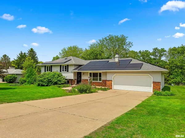 $365,000 | 1438 Lake Santa Fe Drive, Metamora, IL 61548