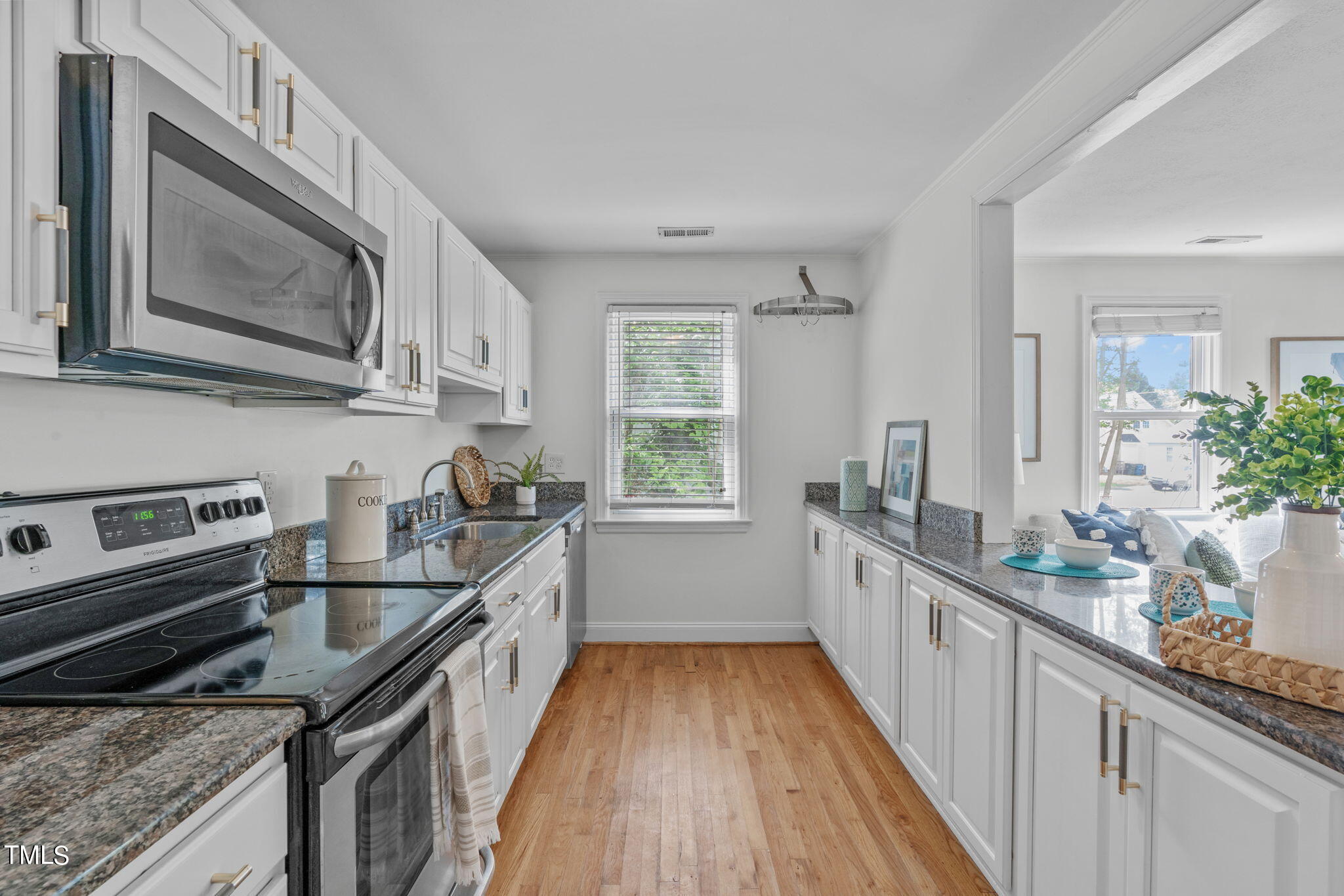 816 Colleton Road Raleigh, NC 27610 - Photo 16 of 49 Kitchen