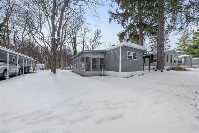 $72,900 | 13 Starwood Drive, Penfield, NY 14625