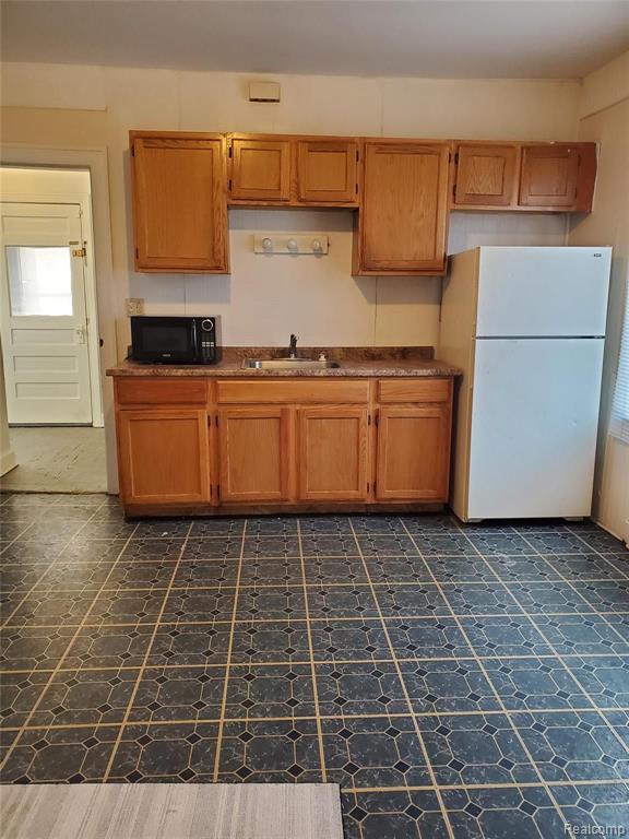 7642 Rivard Avenue Warren, MI 48091 - Photo 2 of 15