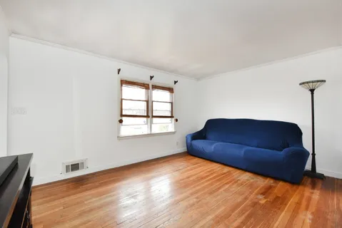 $699,999 | 916 Center Drive, Franklin Square, NY 11010