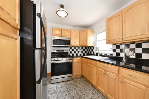$699,999 | 916 Center Drive, Franklin Square, NY 11010