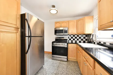 $699,999 | 916 Center Drive, Franklin Square, NY 11010